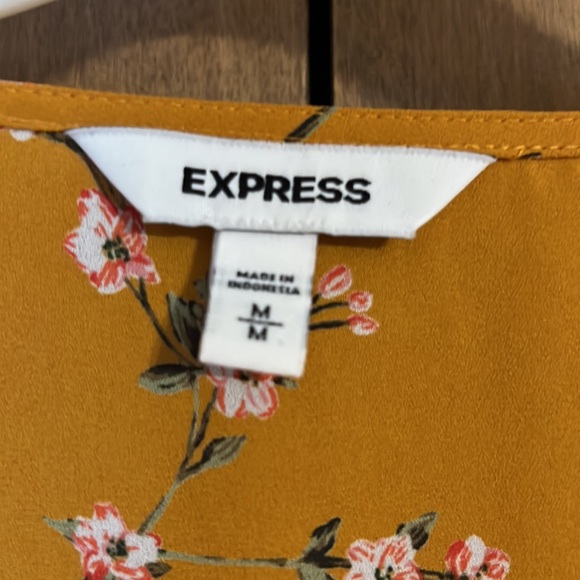 Express Floral Wrap Blouse - Picture 4 of 5